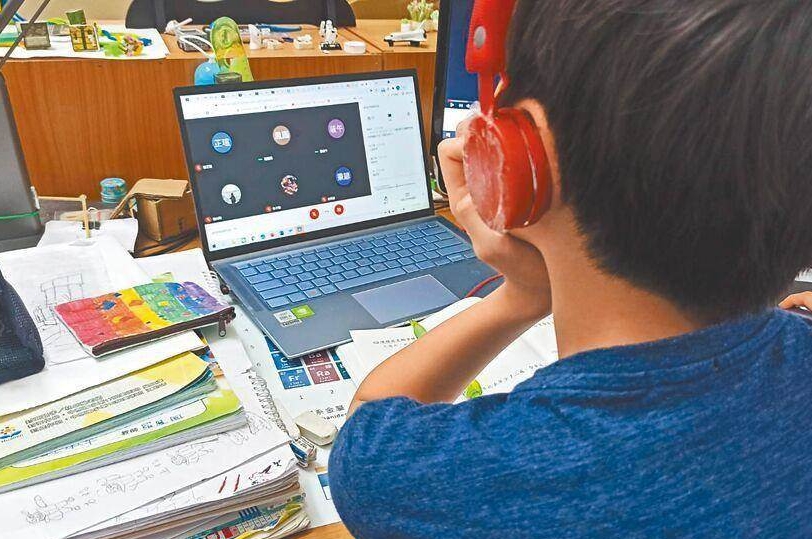 台湾多个县市宣布高中以下学校远距教学延长至暑假