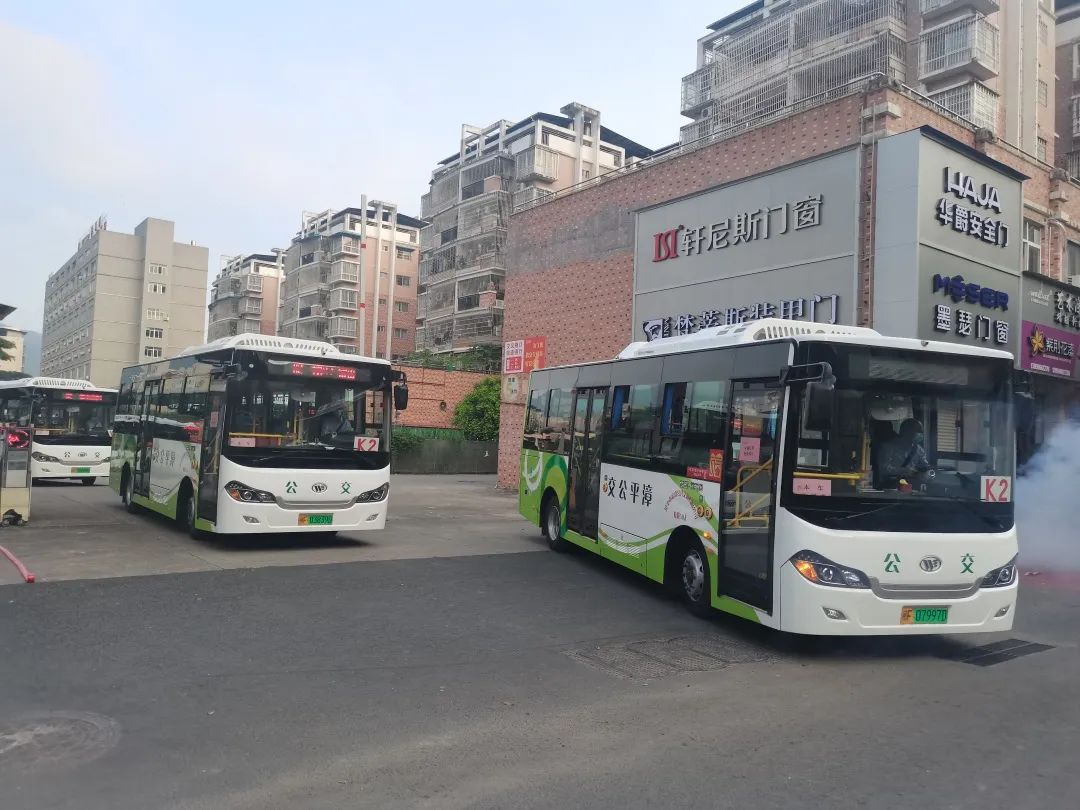 近日,龙岩漳平城区k2公交主干线路开通试运行.