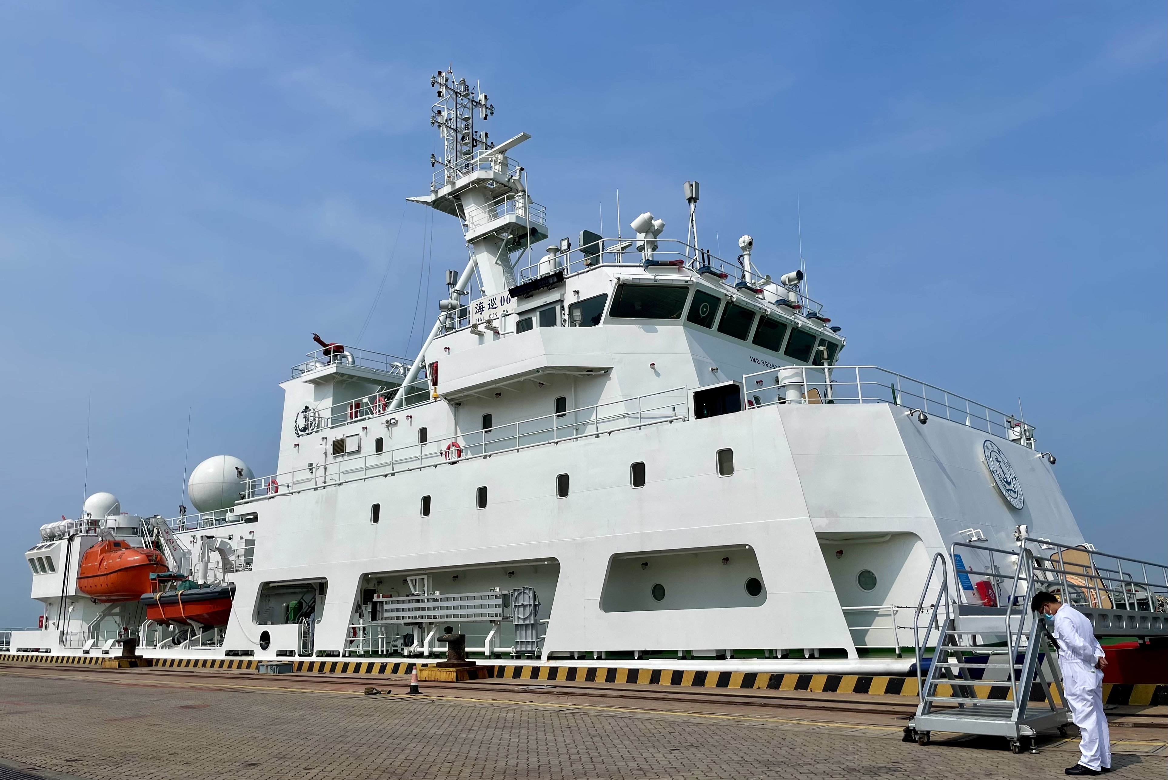台湾海峡首艘大型巡航救助船海巡06轮首航漳州