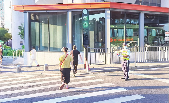 廈門智能紅綠燈立柱街頭站崗自動抓拍非機動車行人交通違法行為