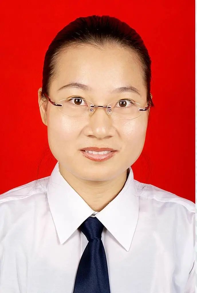 弟子;分别师从伤科正骨两大流派传承人石印玉,瞻红生以及郭艳锦教授等