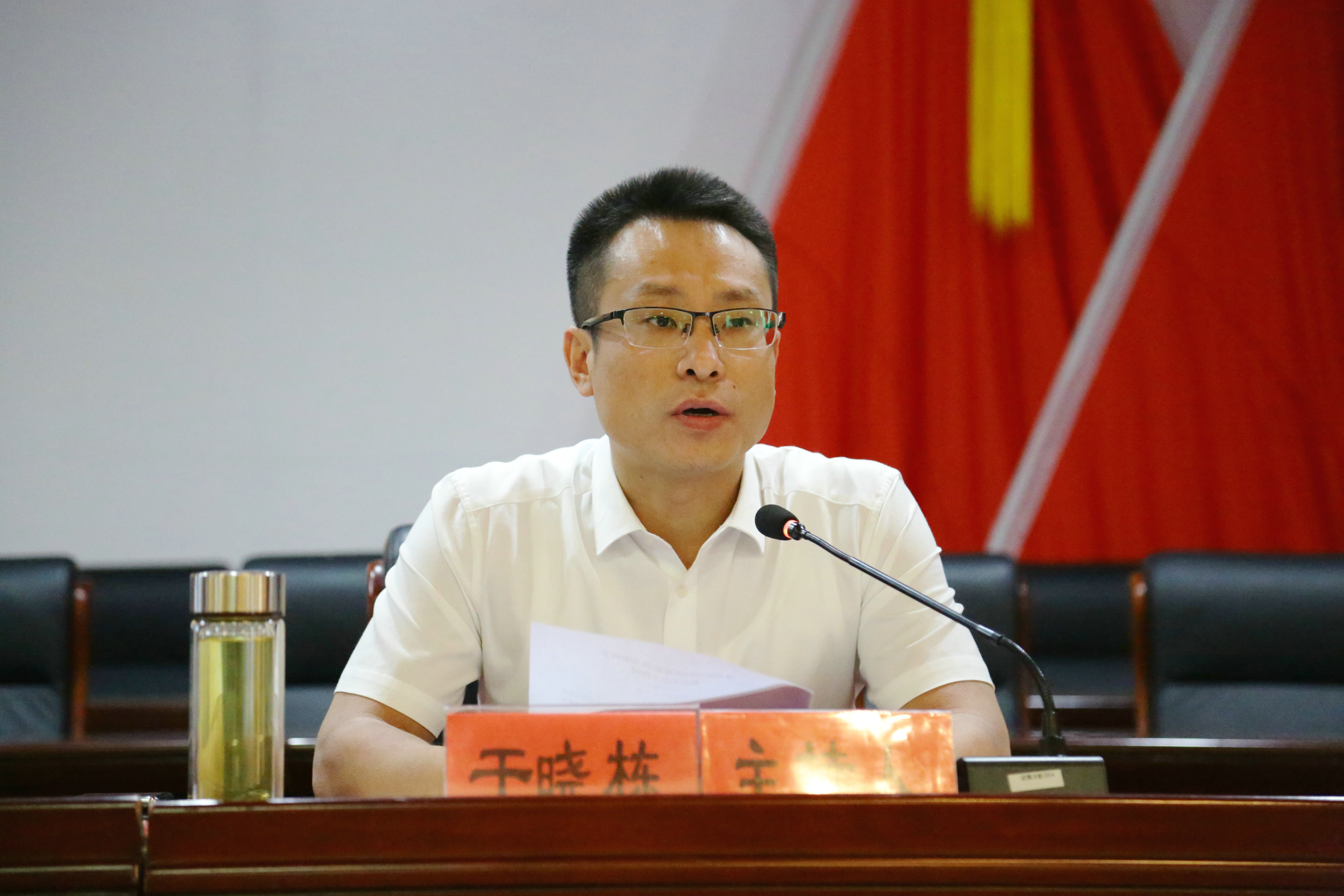 北岸经开区管委会主任于晓栋主持大会北岸经开区先进教师获得者,莆田