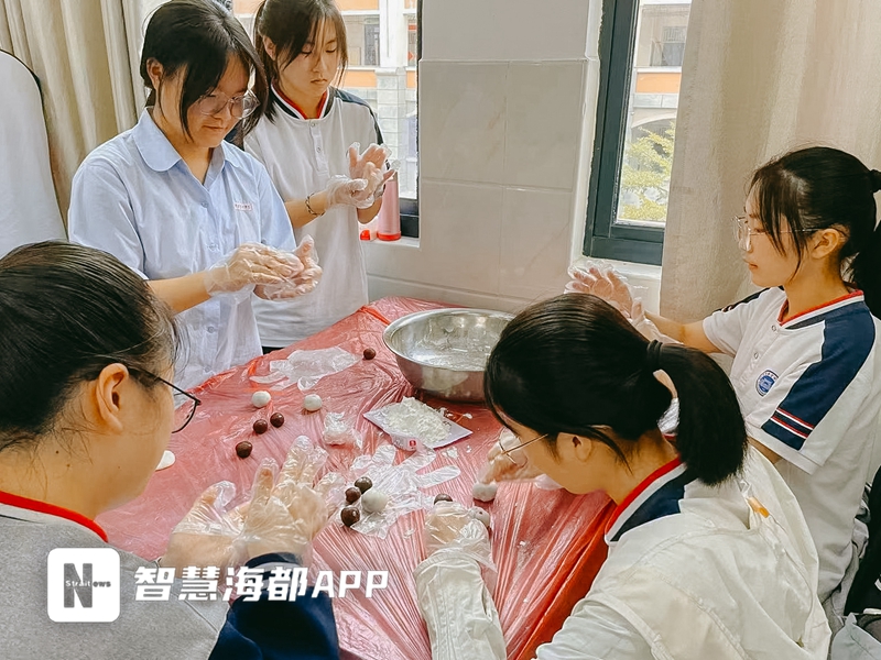 做木工,制月饼,织围巾……新学期,平潭一中的劳动课有趣又有料!