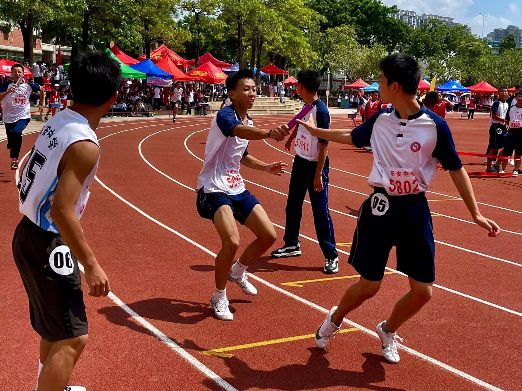9月29日,厦门市集美区乐安中学田径场上一片欢腾.