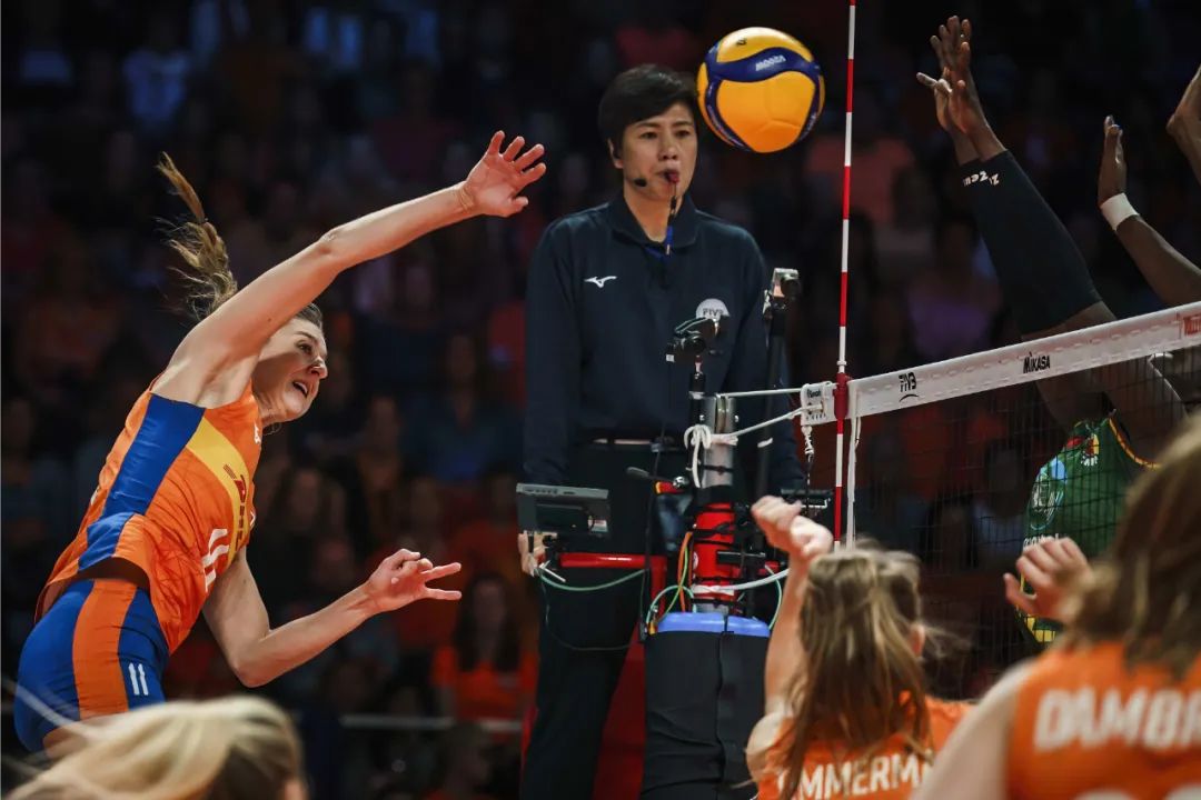 厉害了福建籍老国手王子凌执裁女排世锦赛