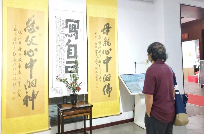 厦门书法家抄写108部经典作品弘扬中华优秀传统文化