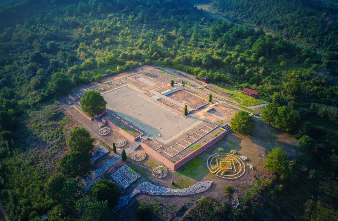 摄)2001年,福建省人民政府专门批复成立福建闽越王城博物馆,承担城村