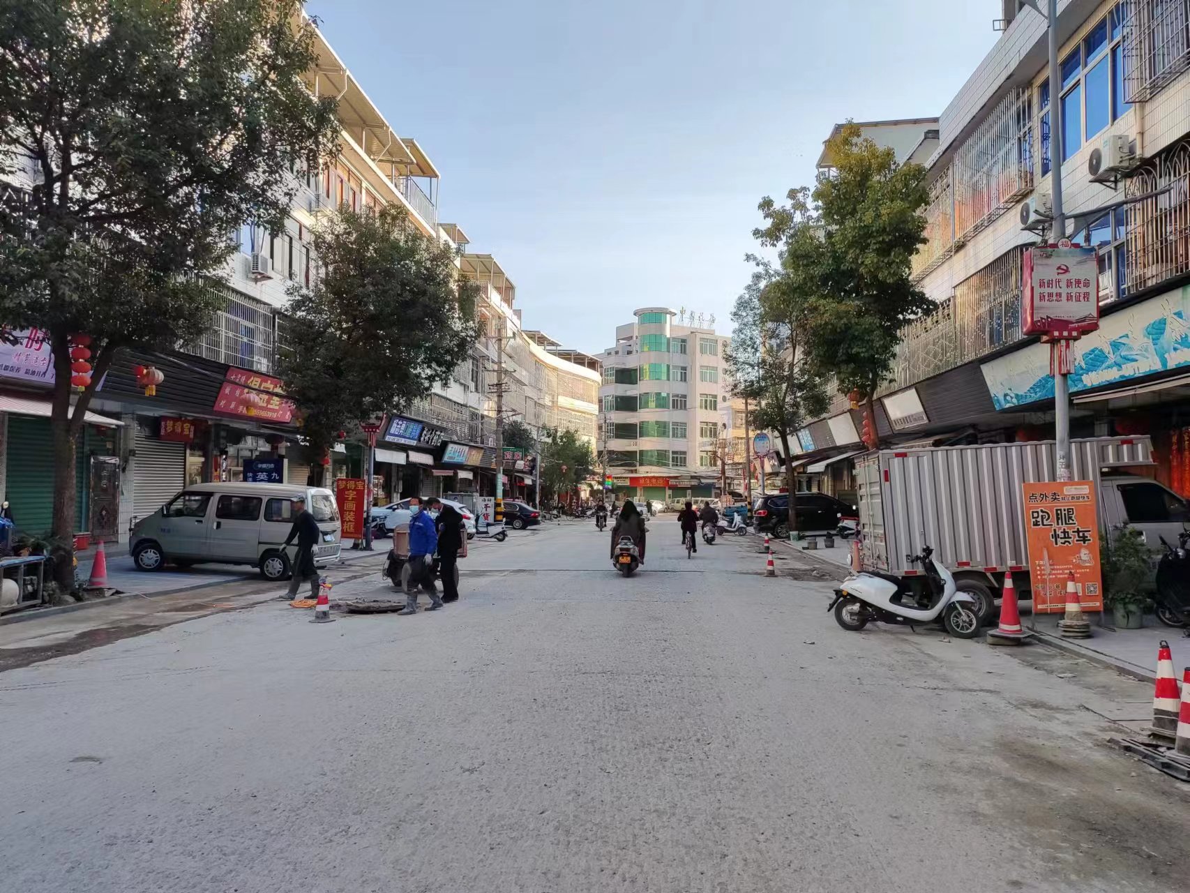 平和九峰集镇道路白改黑乡村振兴添新颜