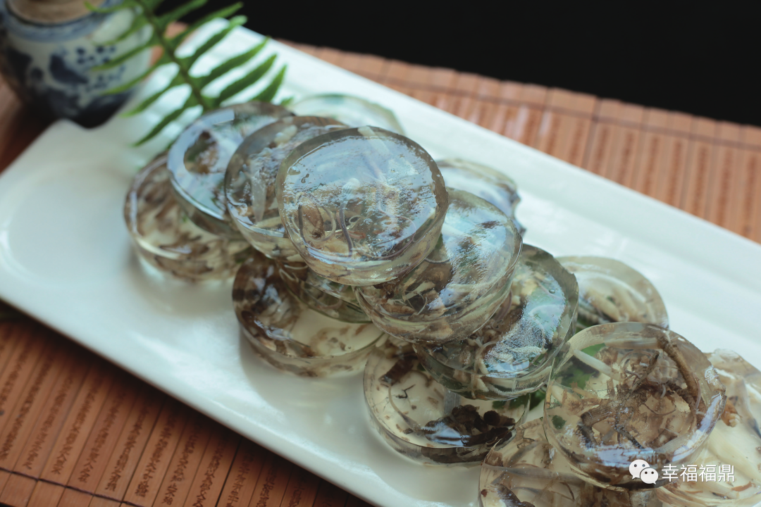 土丁冻"小东西"长得很血腥,但却有一颗"甜妹"的心,外地人眼中的"黑暗