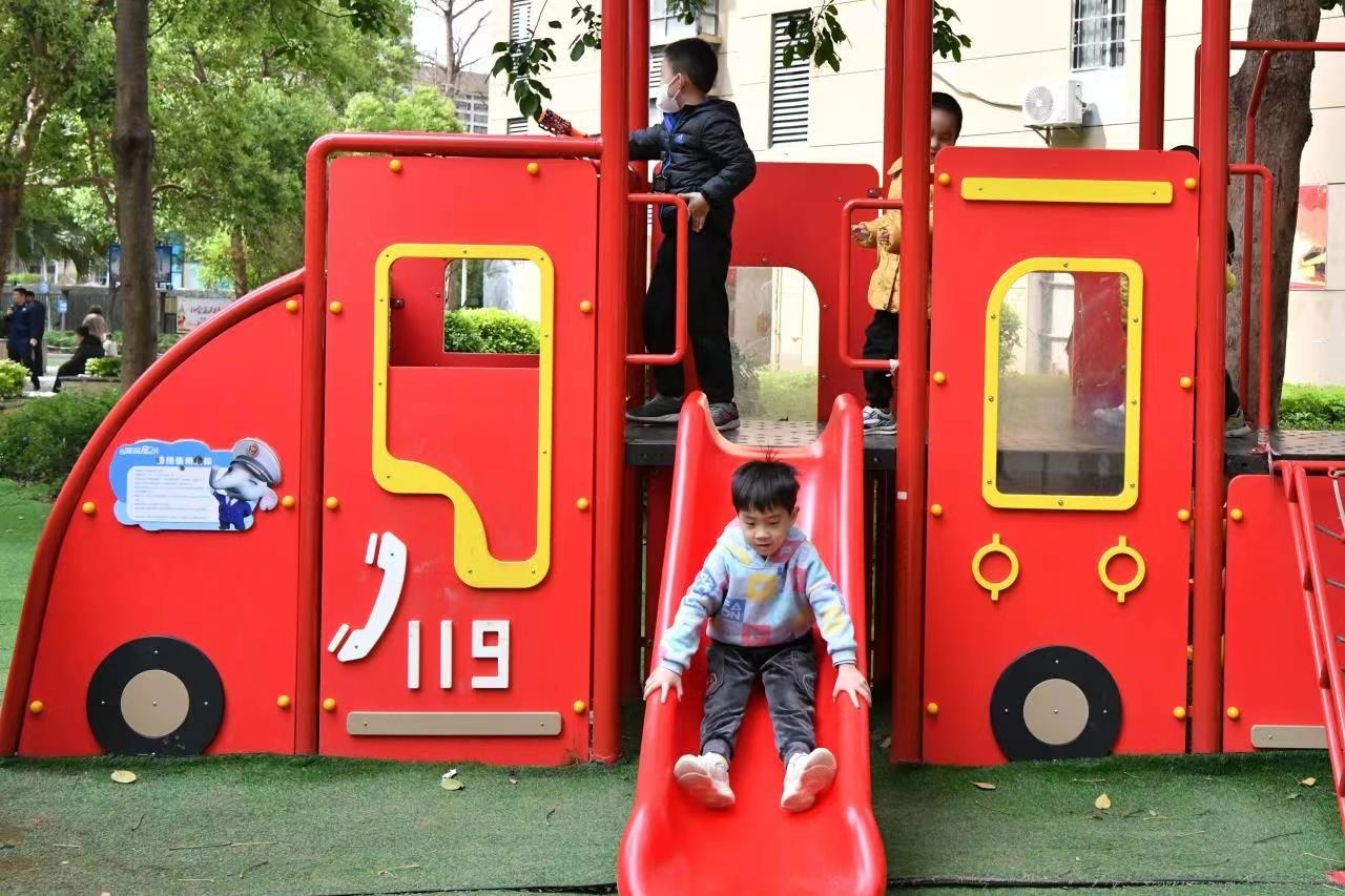 居民"花样"学消防