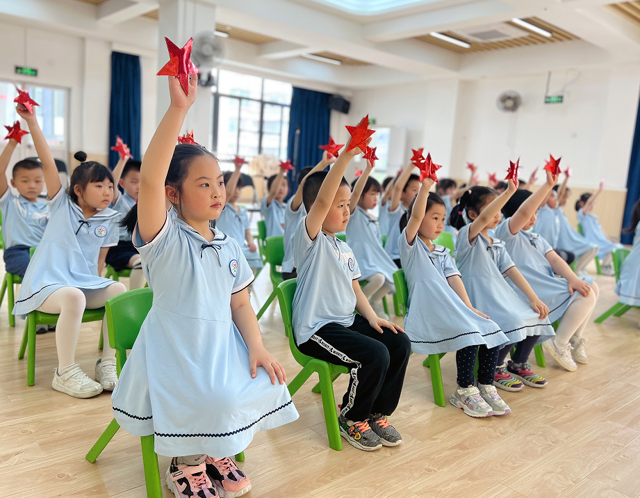 与书为伴让悦读更有趣福建省直广厦幼儿园举办第三届故事大王评选活动