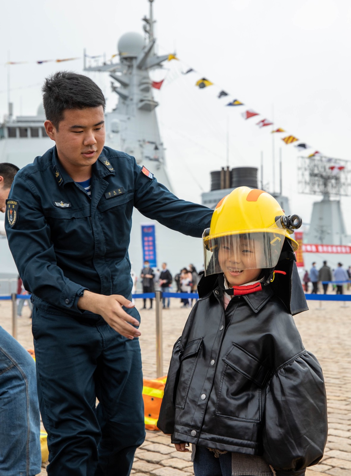 與海軍官兵面對面交流,還可以體驗海軍特色的繩結,燈光,旗語等海軍