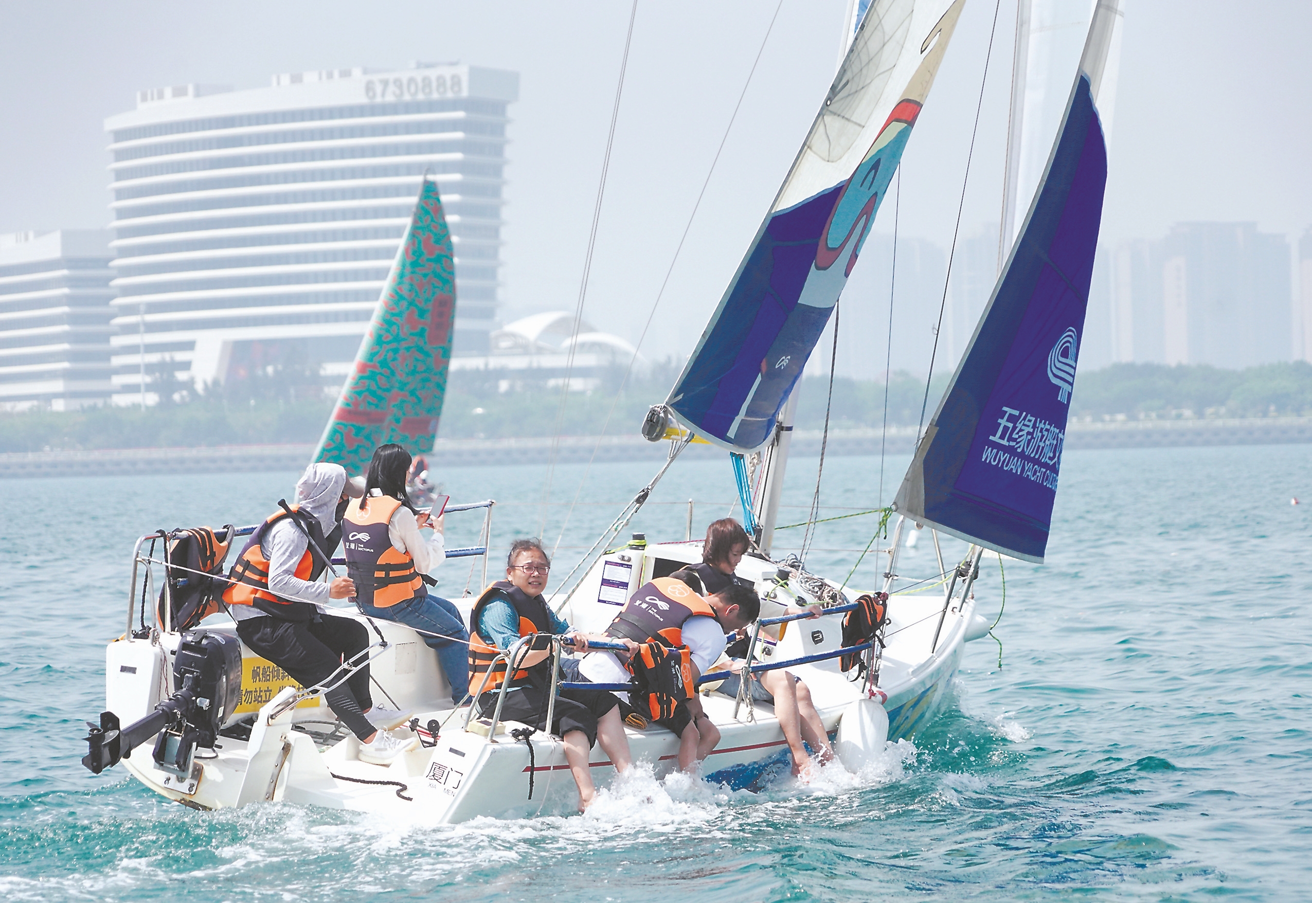 走到厦门体验游艇帆船