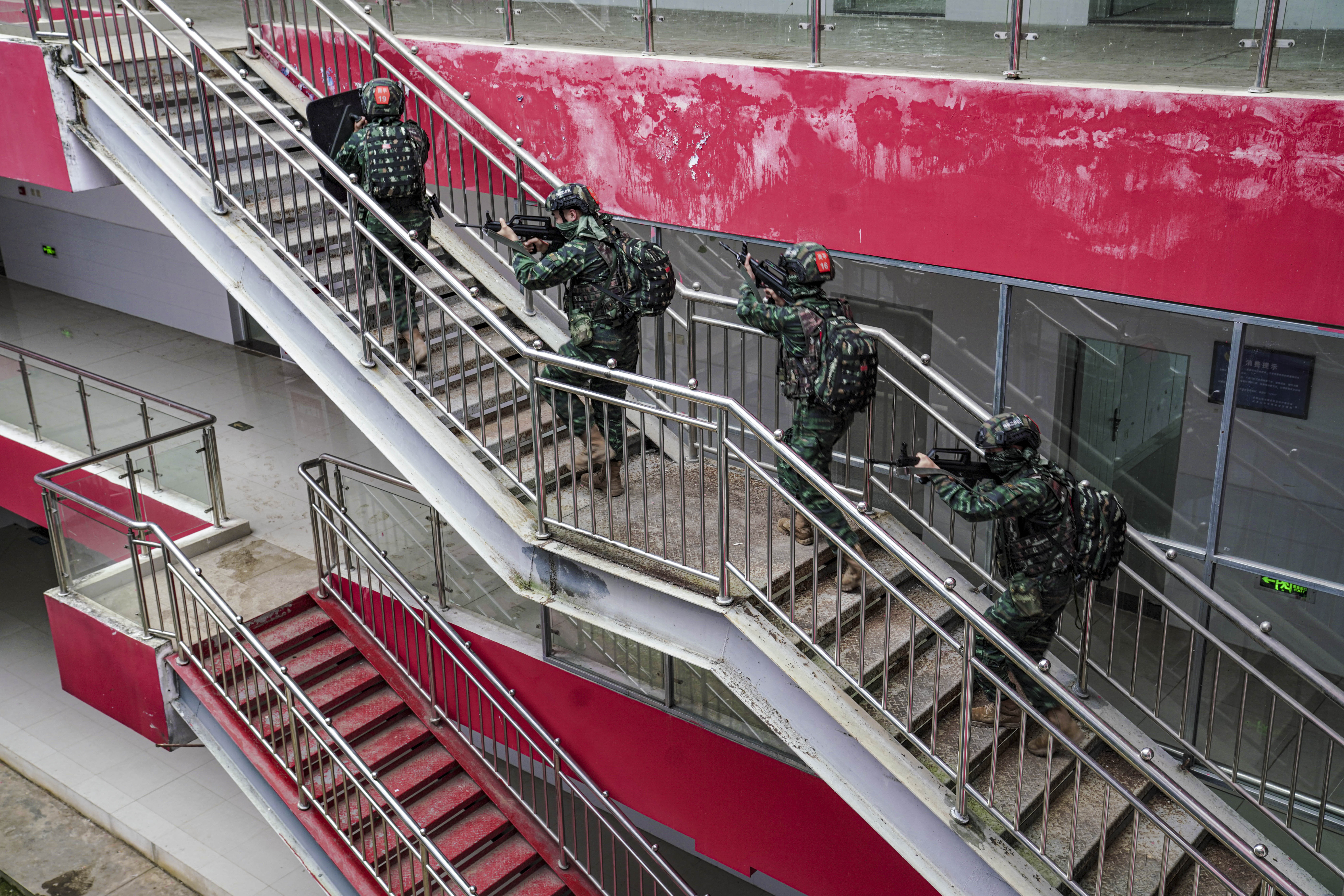 利刃出鞘直击武警官兵城市反恐演练现场