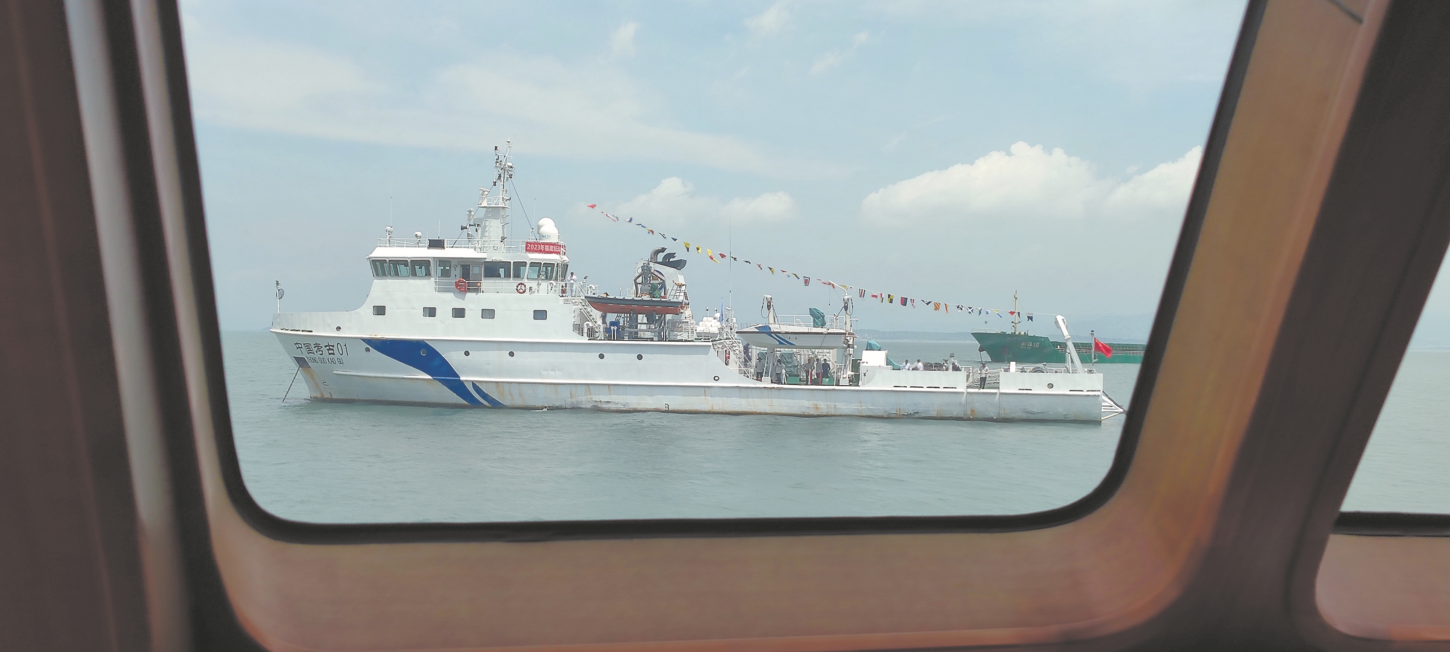 走进"中国考古01号"船