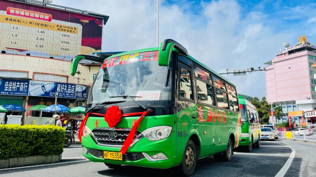 永定开通12条城乡公交线路