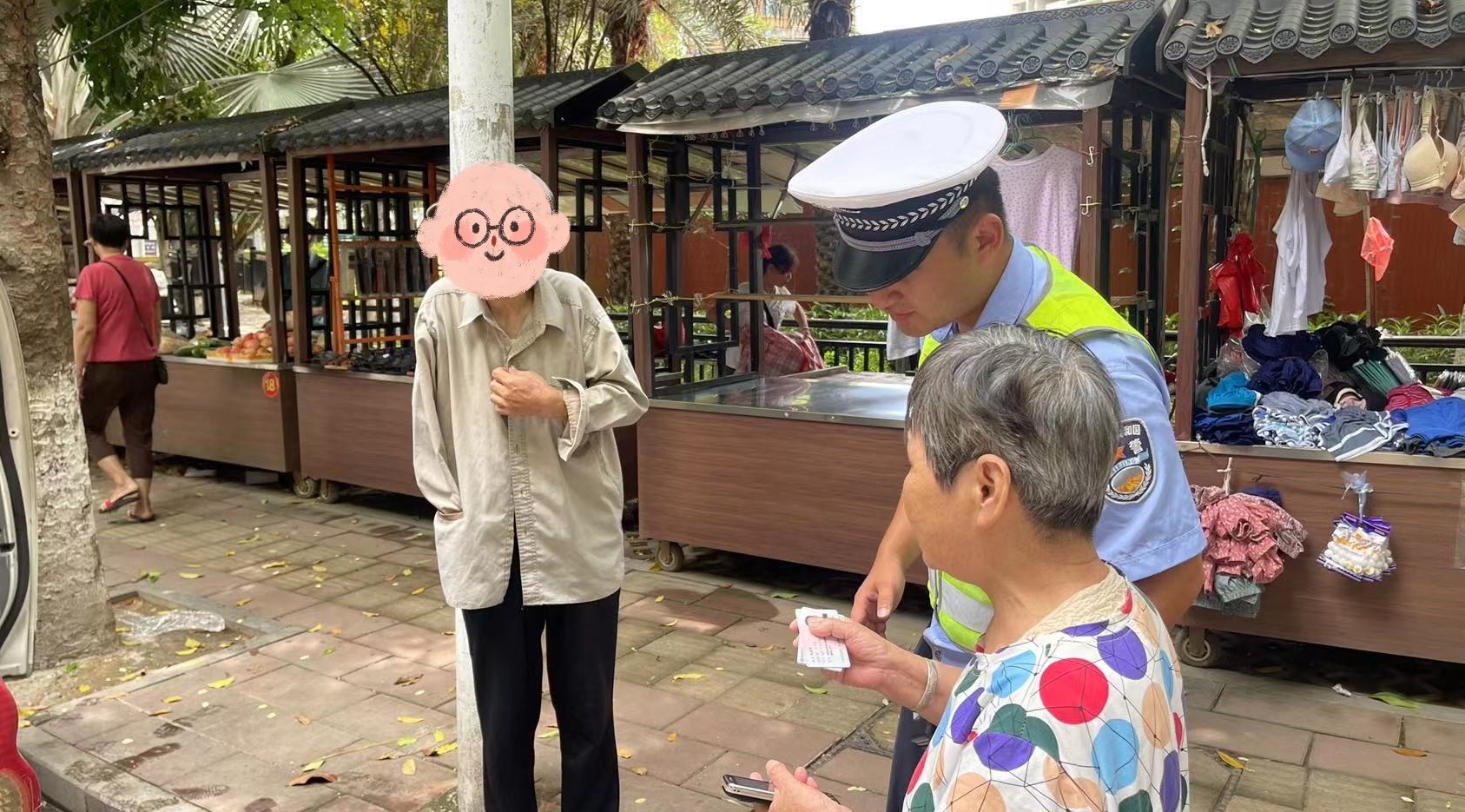 仙游：八旬老人出门迷路，交警暖心护送到家