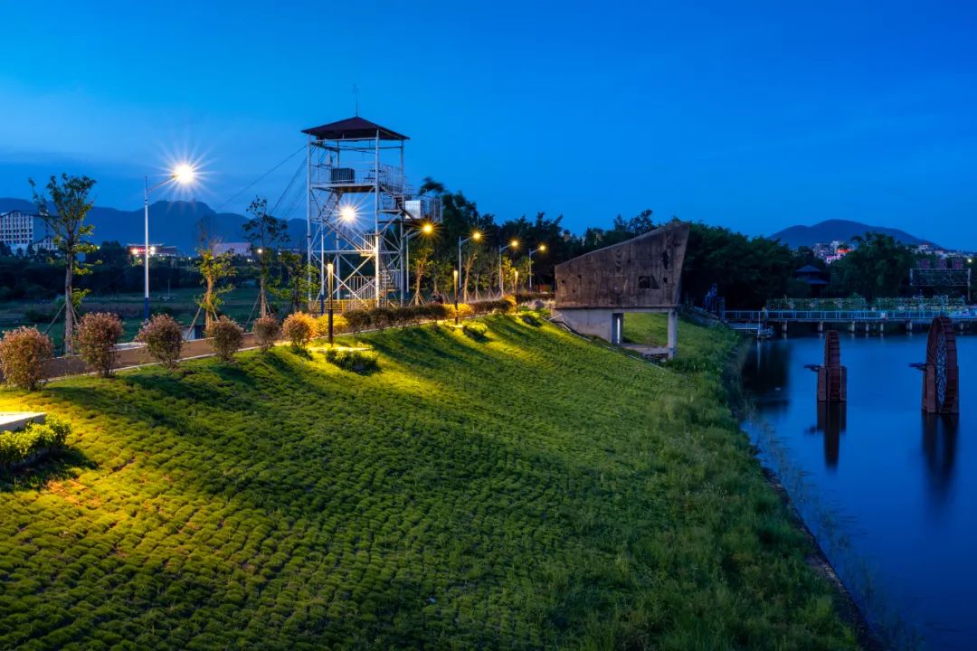 靓灯光映碧水惠安黄塘溪畔亲水廊道夜景璀璨