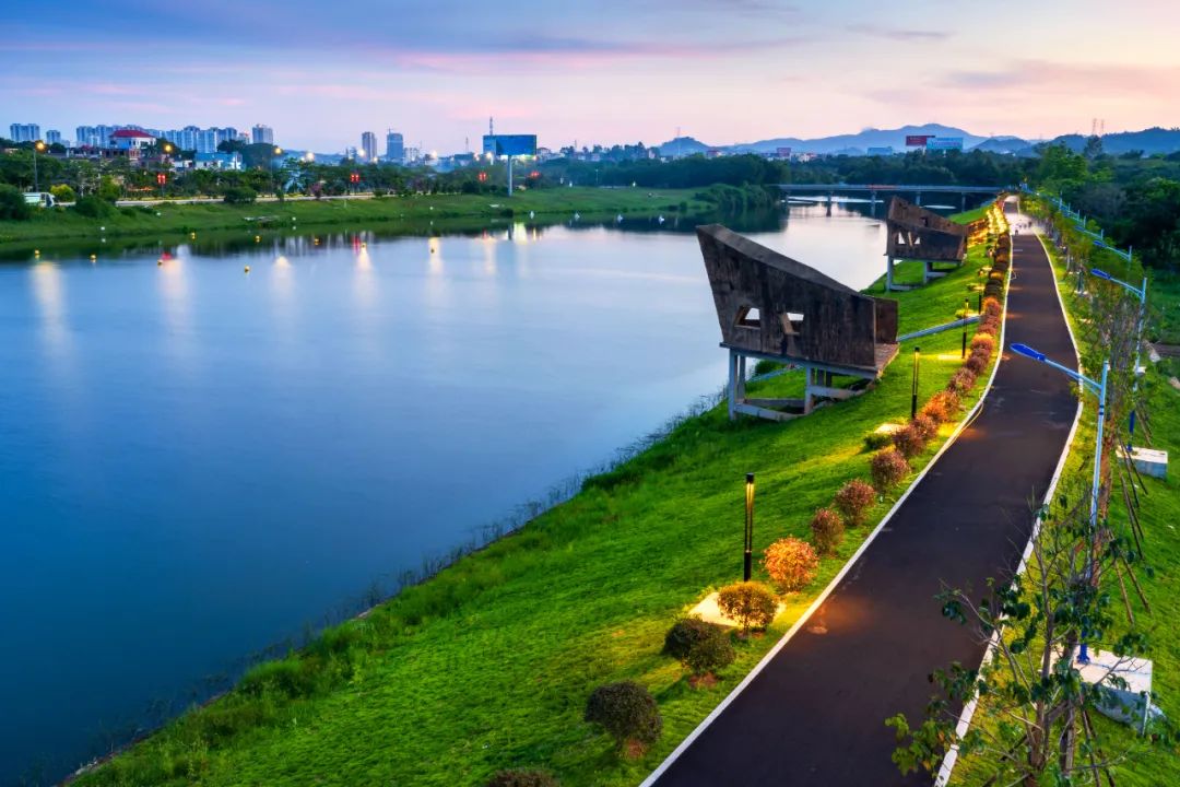 靓灯光映碧水惠安黄塘溪畔亲水廊道夜景璀璨