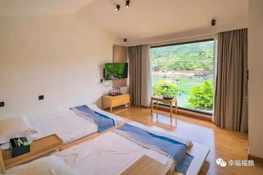 目前,小白鹭村共有民宿38家,便利店12家,渔家乐7家,实现年产值500万元