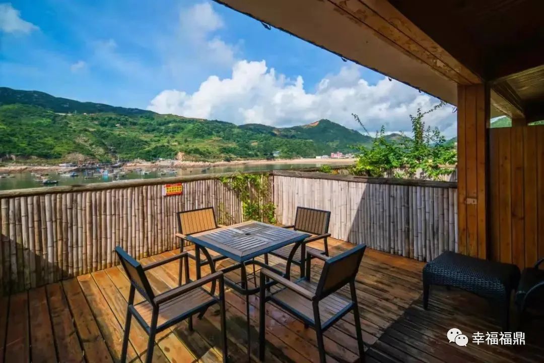 目前,小白鹭村共有民宿38家,便利店12家,渔家乐7家,实现年产值500万元