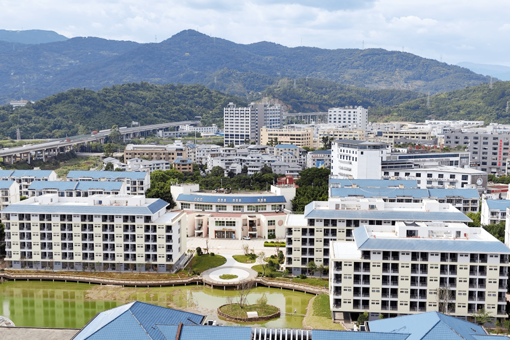 学校建设炙热直击七建人奋战开学倒计时