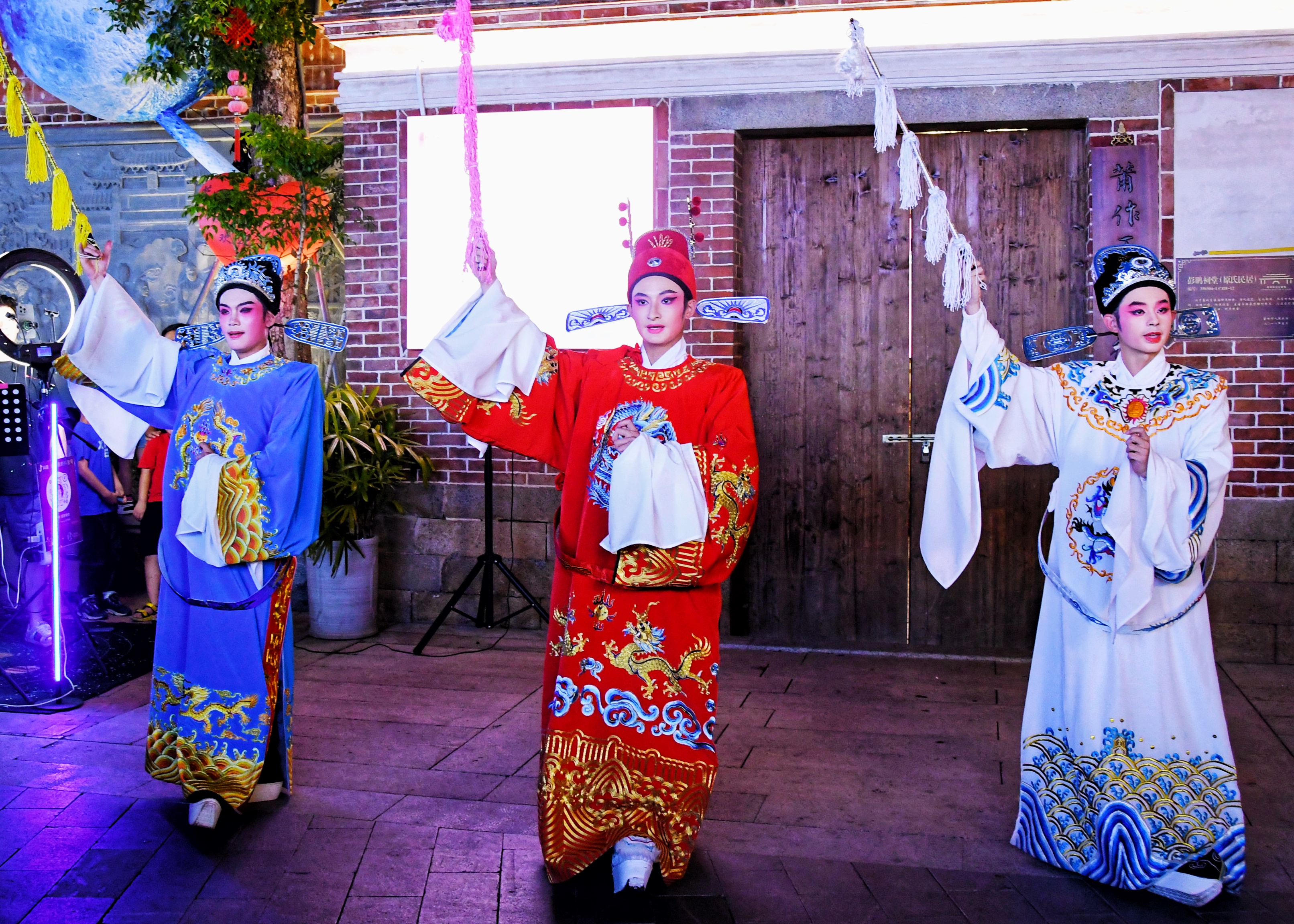 炸街了,炸街了!状元天团来古街巡游,连续七天!