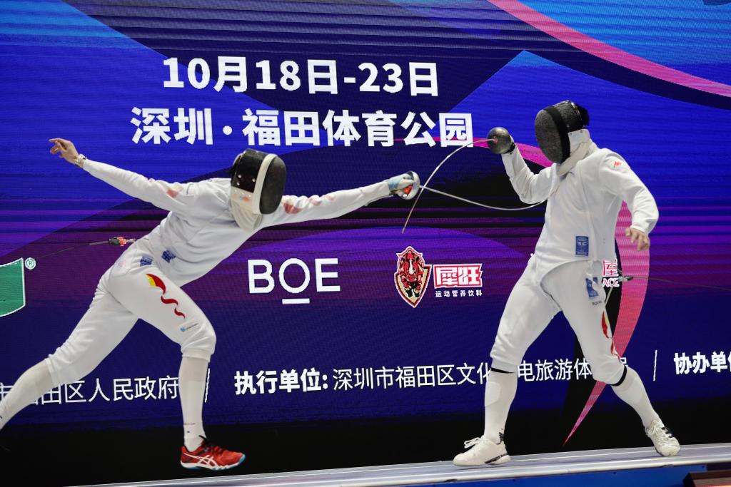 在8月的全国击剑冠军赛总决赛斩获个人冠军的江晨阳更是发挥出色,在