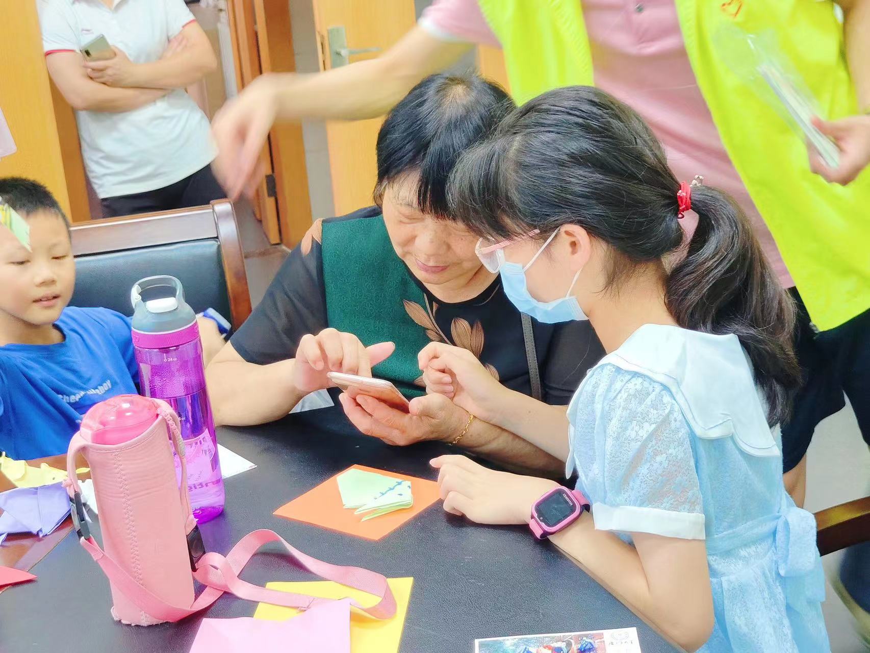 “老幼所依” 其乐融融