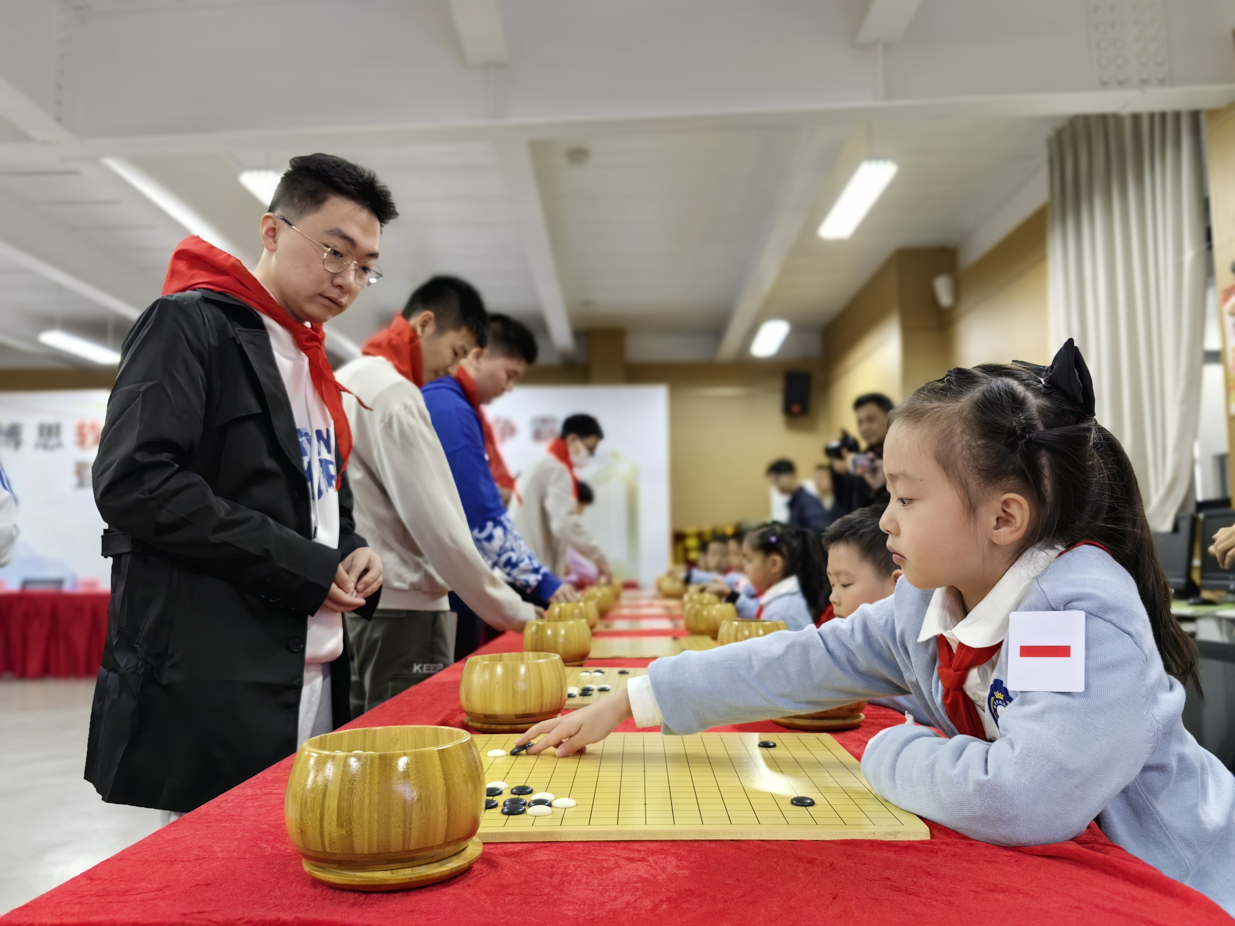 湖滨小学校长图片