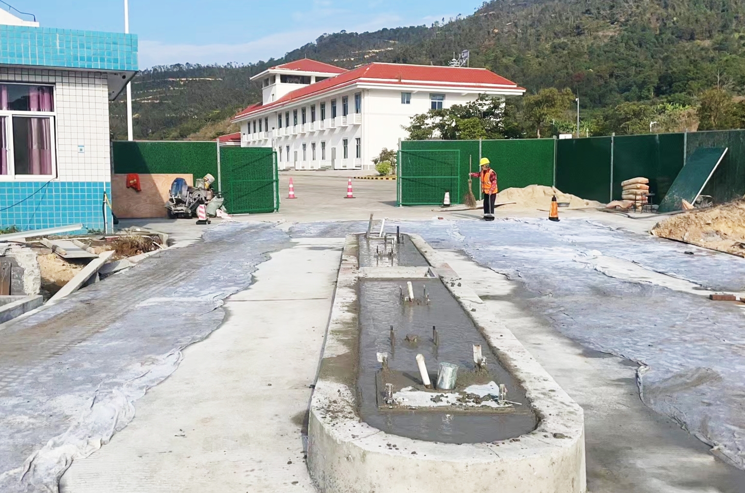 “两通工程”项目刷新进度条：福建高速多个服务区简易出入口完成土建施工