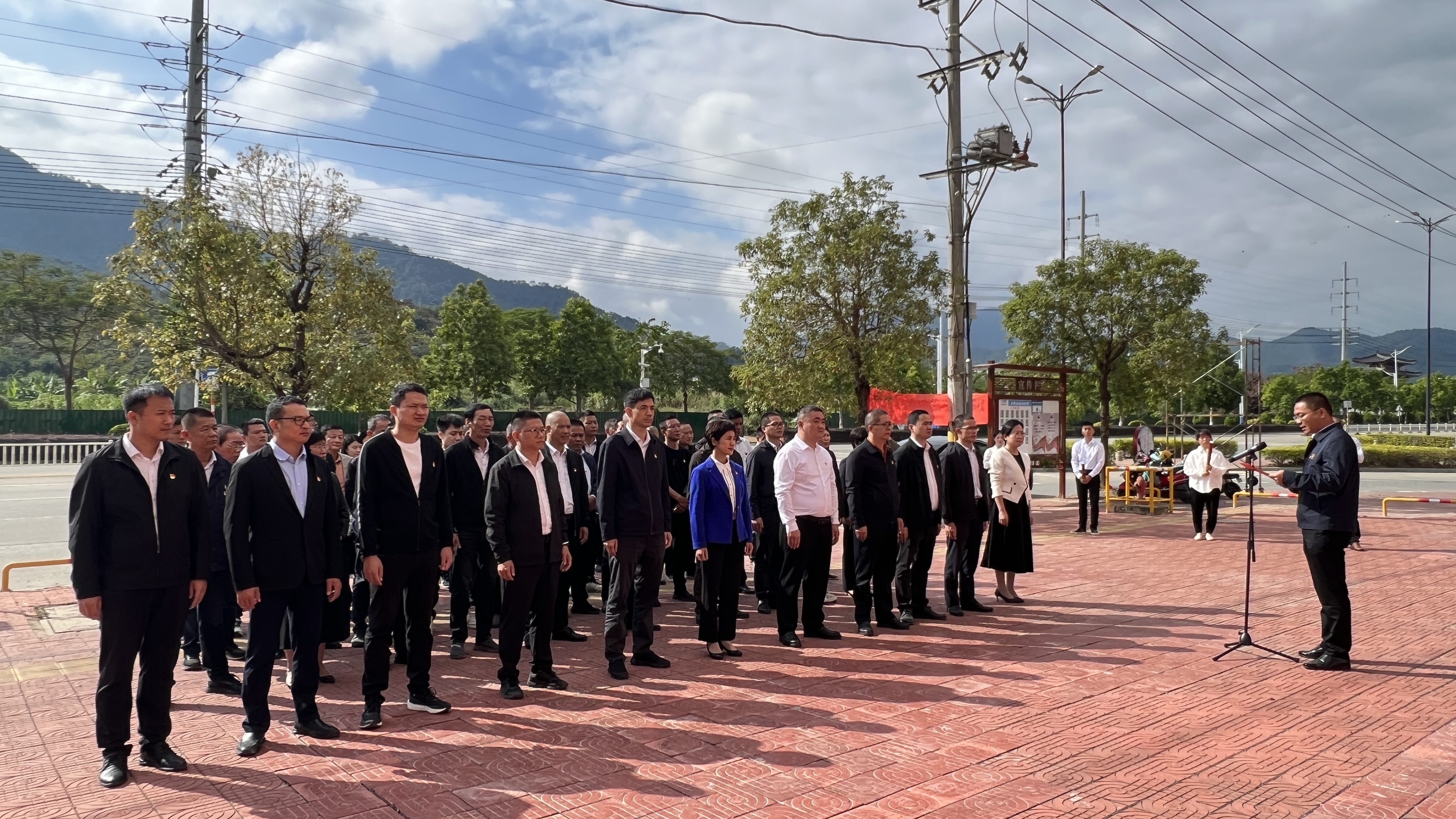 南靖山城镇举行六安村党群服务中心揭牌仪式