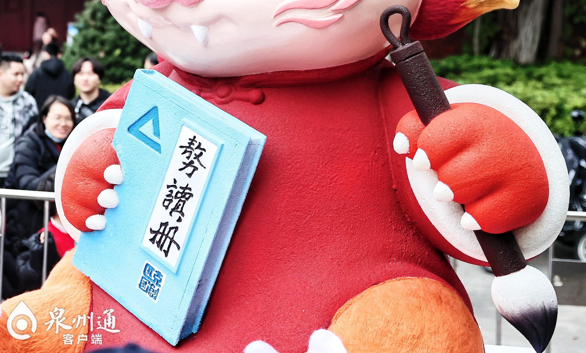 来了龙八子负屃亮相泉州府文庙广场