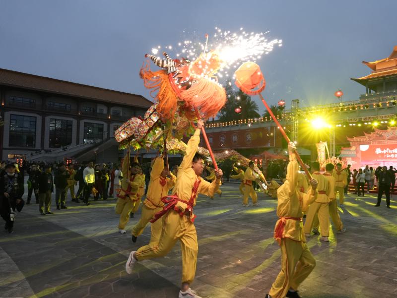 仙游榜头:板凳龙圈灯闹元宵