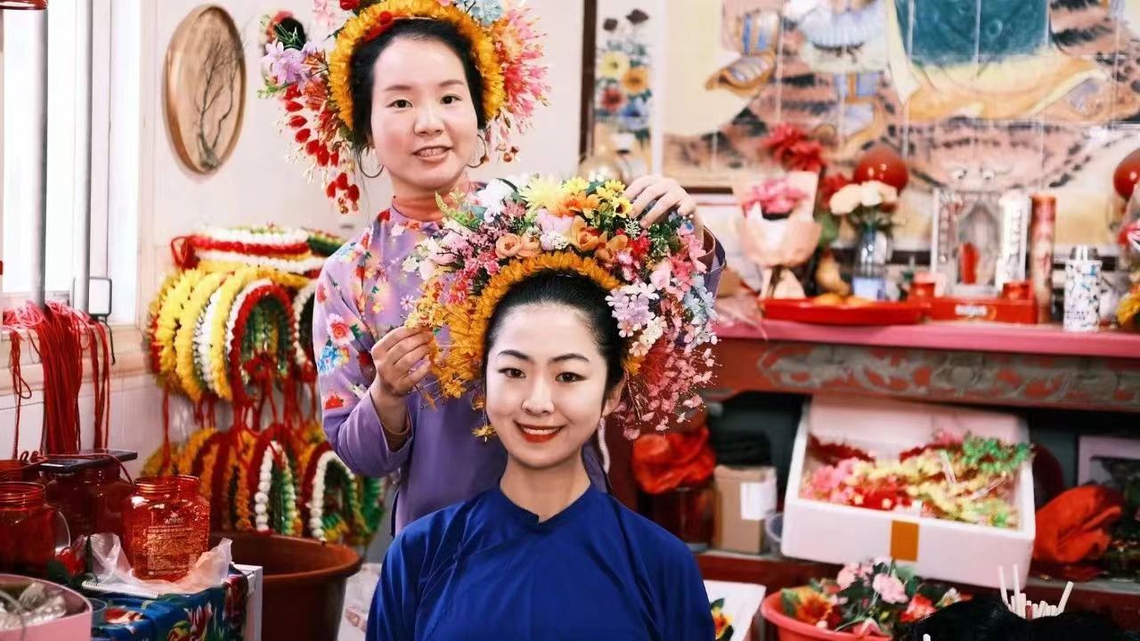 看见你丨头上有花再平凡的日子也能开花