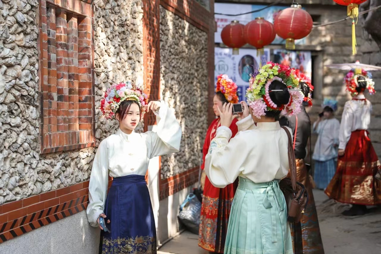 看见你丨头上有花再平凡的日子也能开花