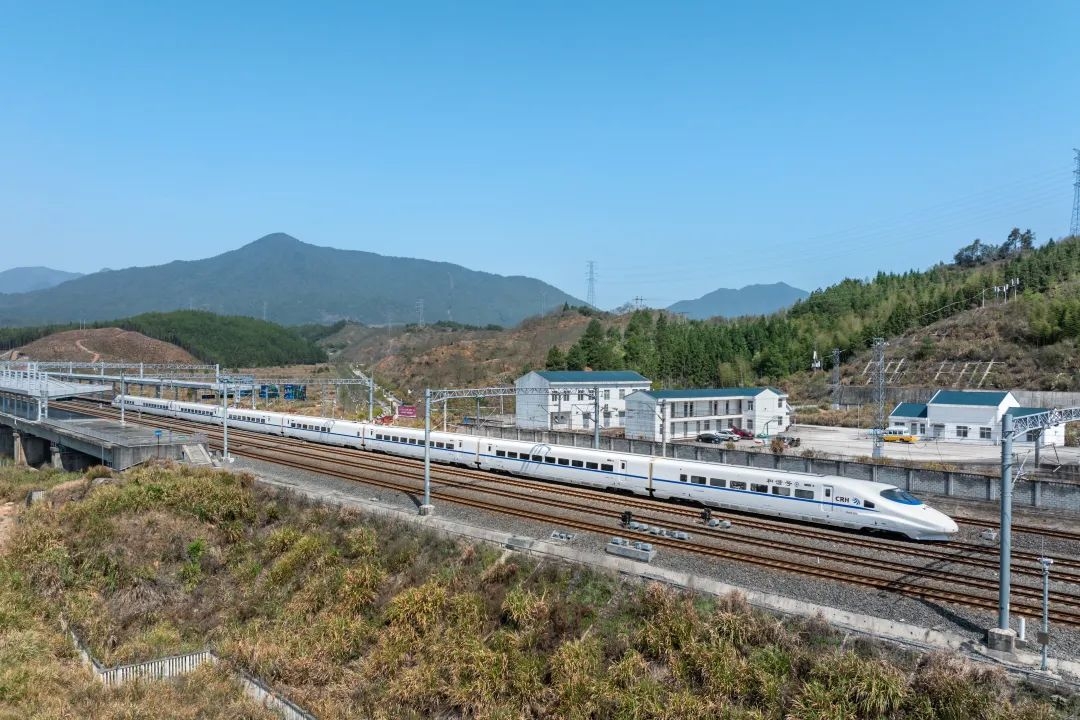 高铁旅游火出圈赣闽两省铁路迎来春游运输旺季