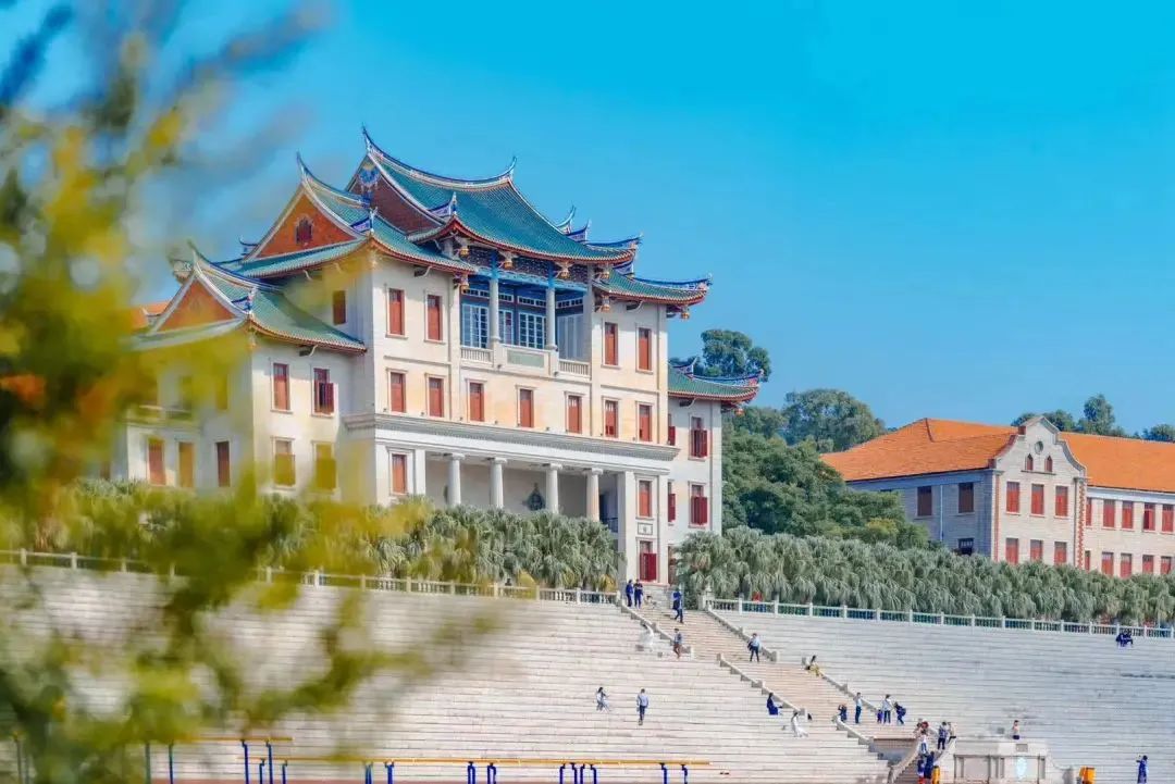 颜值天花板今天的头条属于厦大