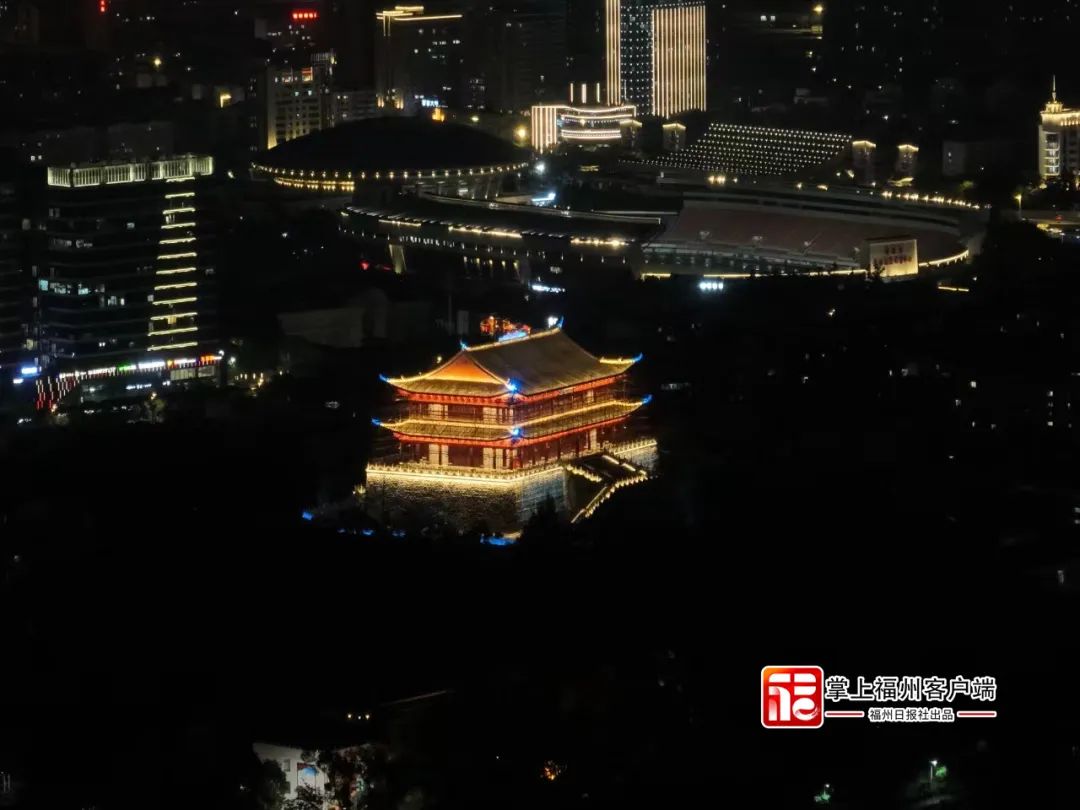 镇海楼夜景灯光提升改造工程,进入调试阶段,开始试亮灯.石磊磊 摄