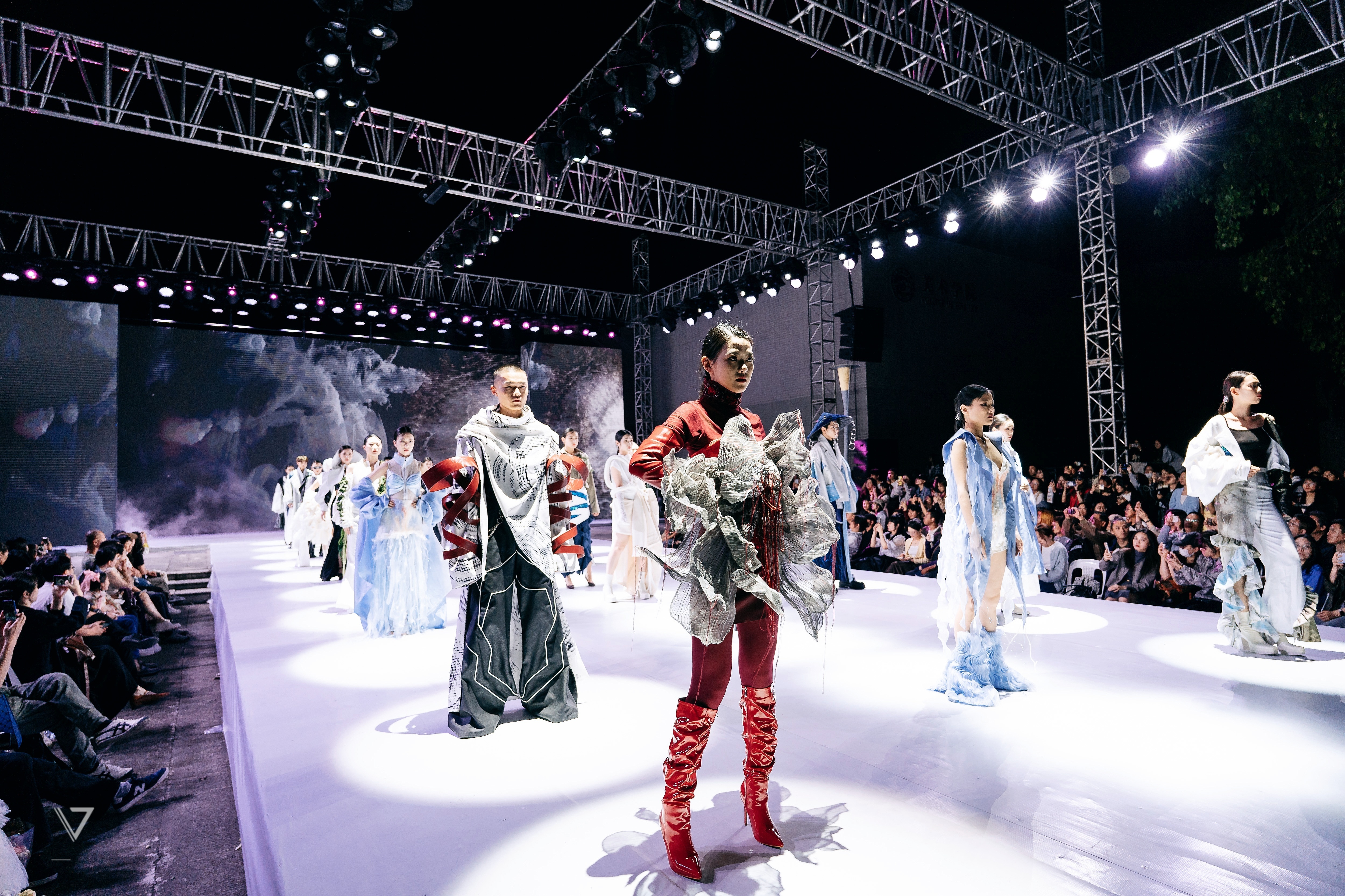 福建师大举办服装毕业作品发布会