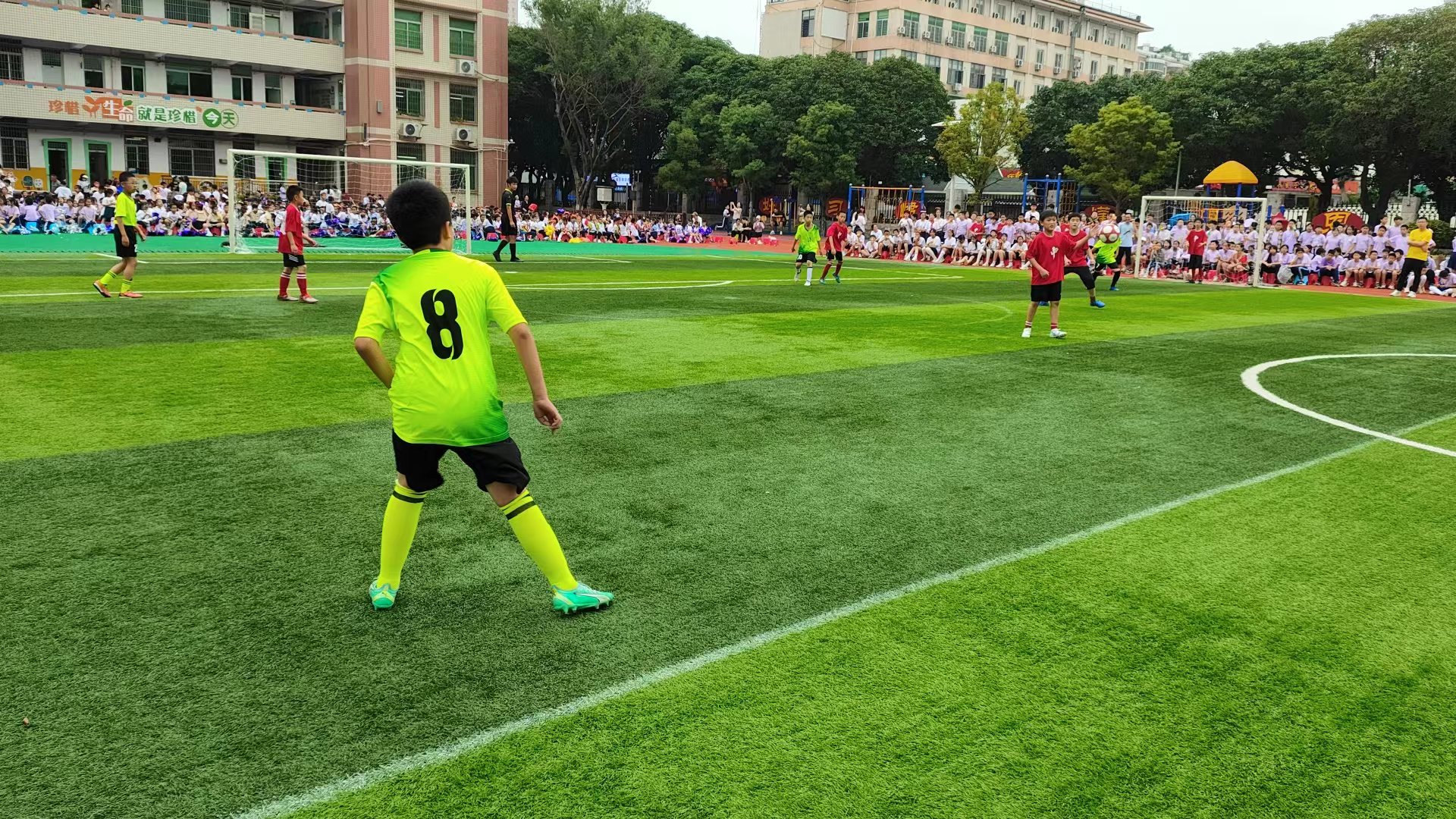 巅峰对决 厦门市槟榔小学首届足球嘉年华开赛