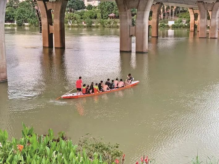 永安贡川:龙舟会群英6月9日,三元区桂龙龙船协会在沙溪河城关河段举行