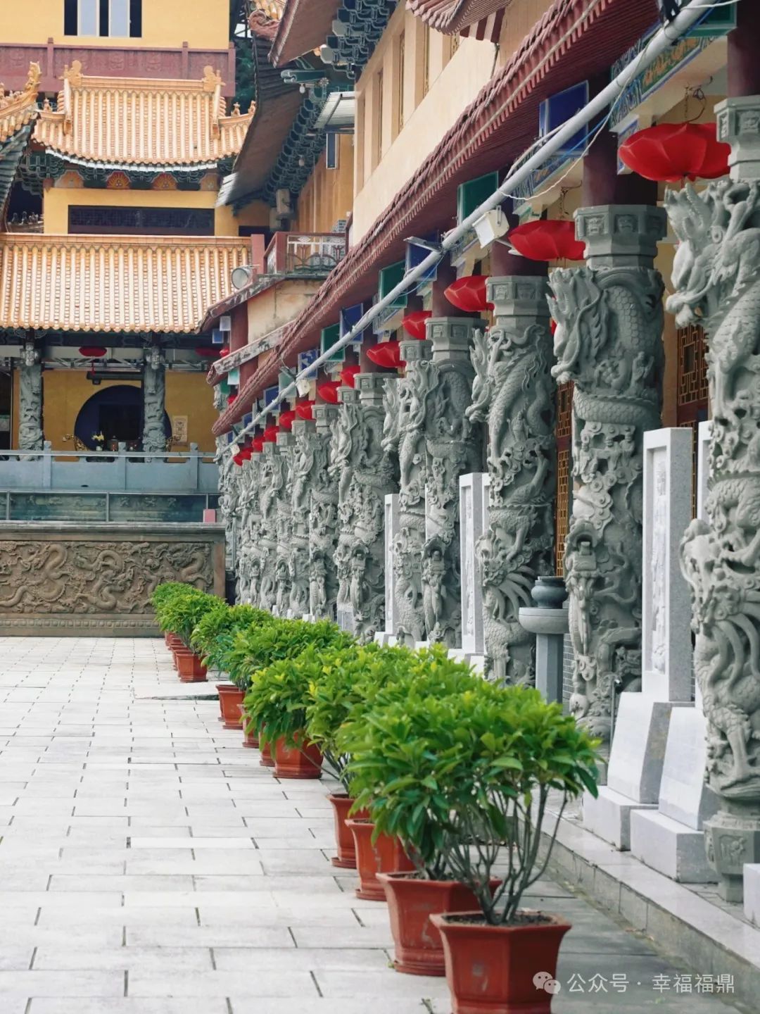 桃源仿佛带人进入了一个佛音在空气中缓缓飘荡寺内环境幽静▲灵峰寺