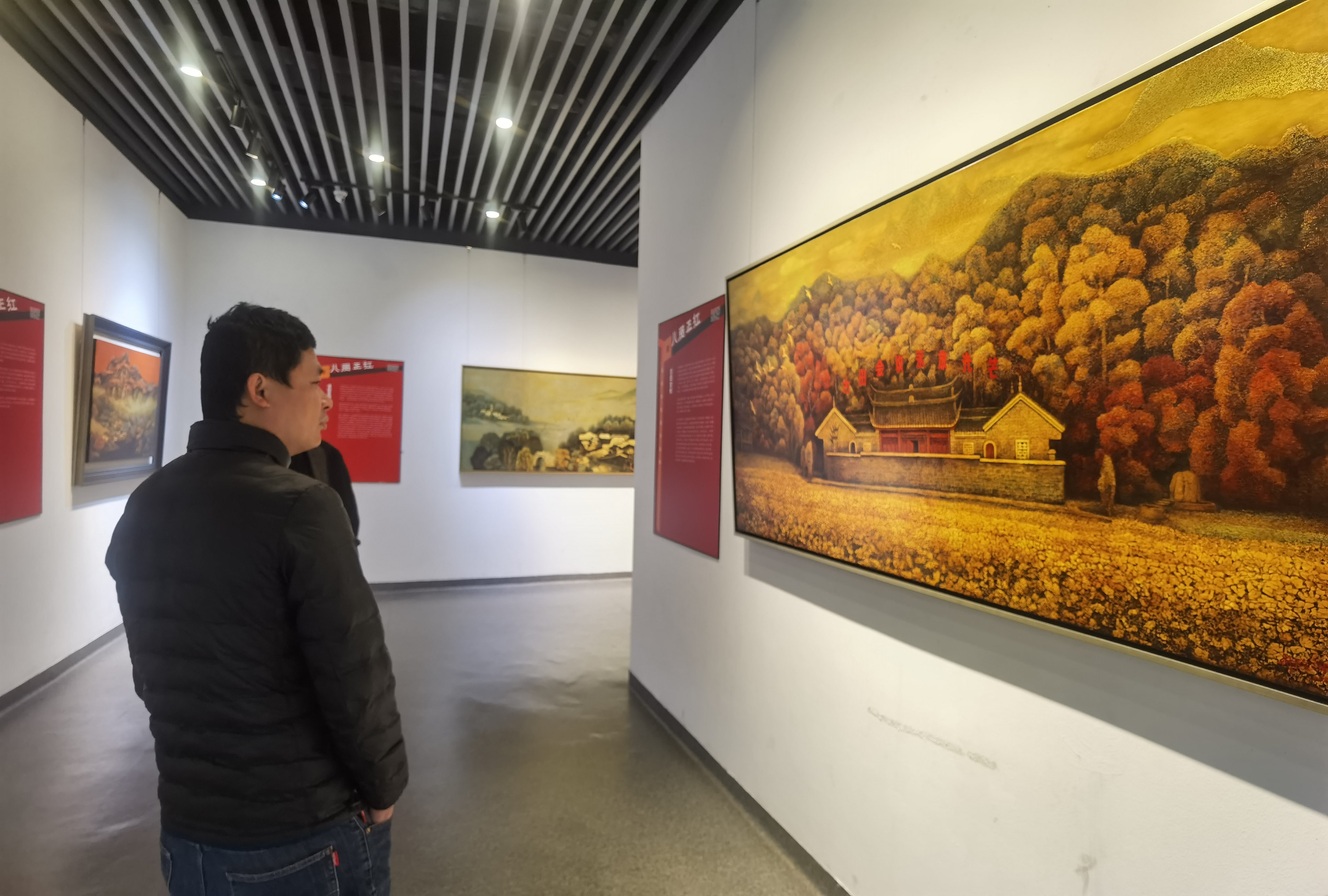 《八闽正红》周榕清漆画作品展在莆田展出