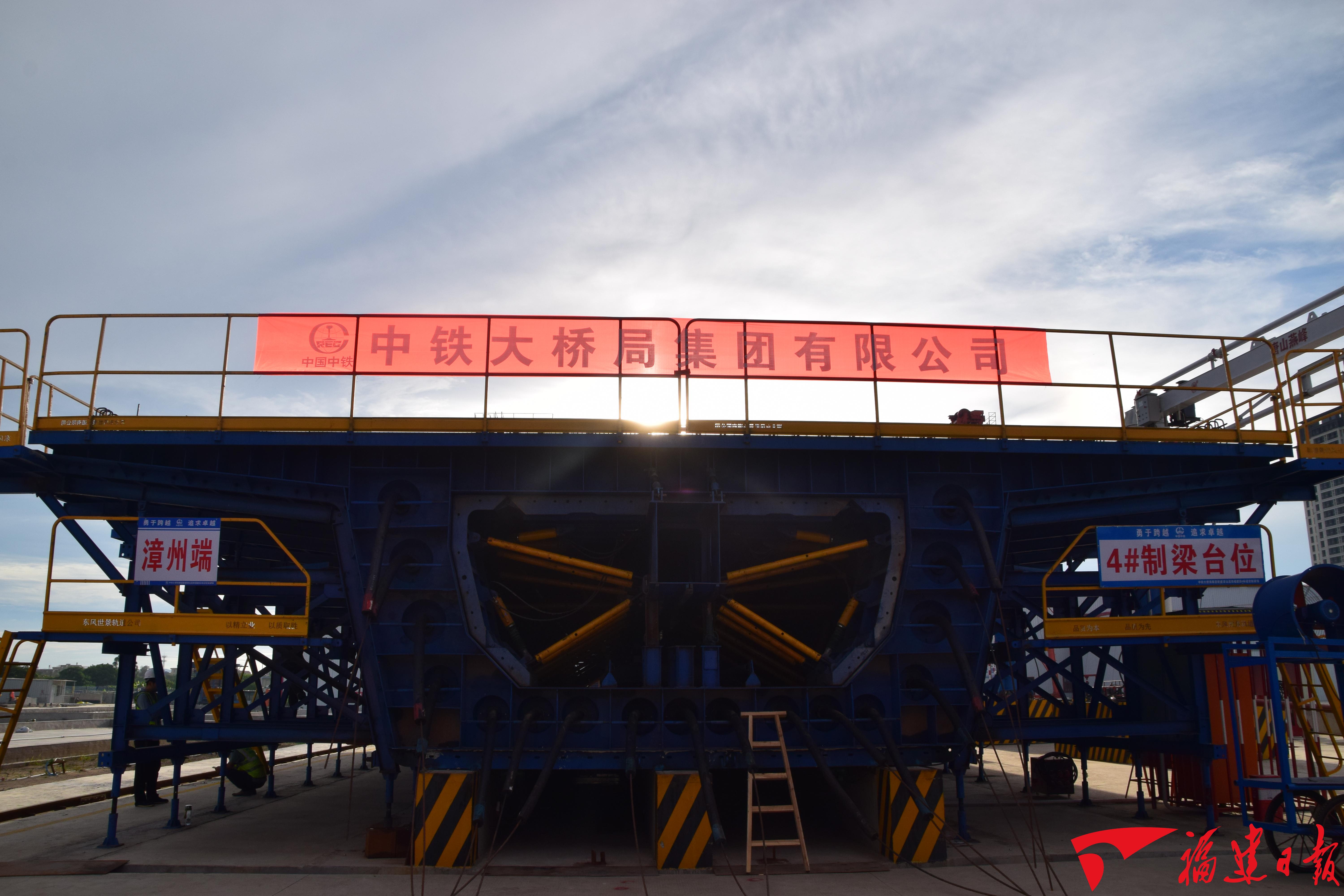 梁场承担着标段内预制箱梁生产与架设重任,采用"智能化,预制化,标准化